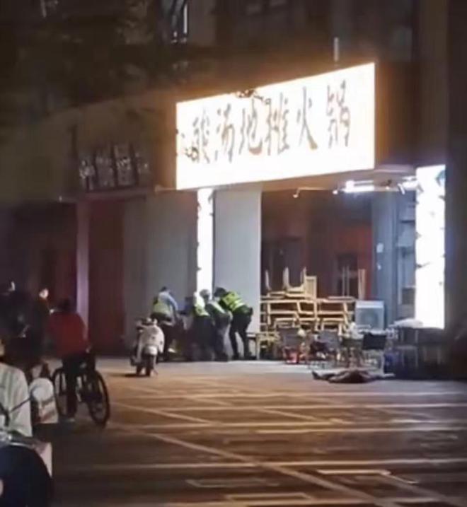 持刀伤人致2死多方回应疑是欠薪引发PG麻将胡了2试玩震惊！深圳一男子(图5)